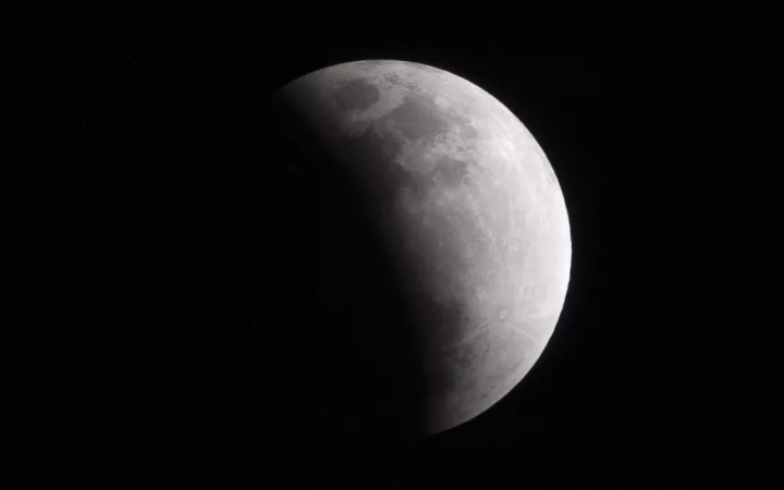 article_moon_partialeclipse
